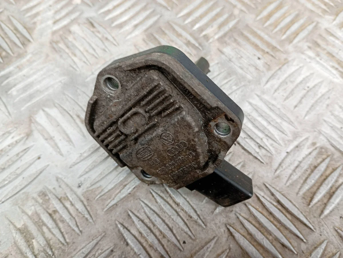 Audi öljytason anturi 1J0907660C
