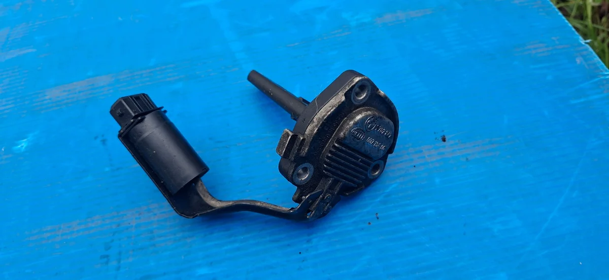 BMW E39 E38 Oil Level Sensor 1702842