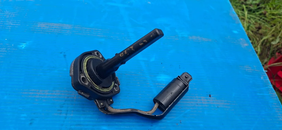BMW E39 E38 Oil Level Sensor 1702842 image 3