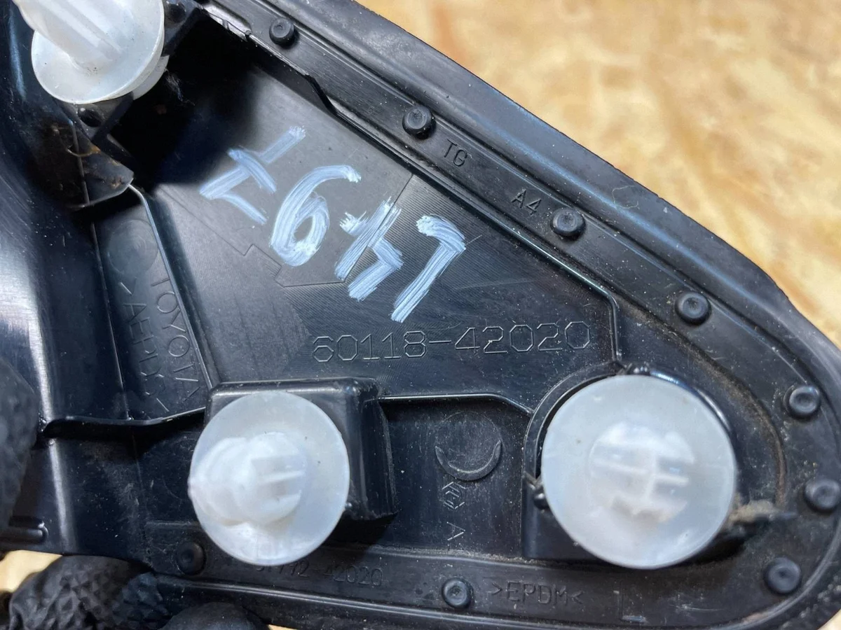 Toyota RAV4 IV Kotflügelblende vorne links image 9