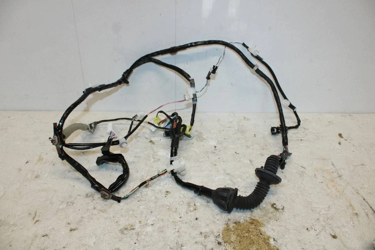 Toyota Yaris Cross dörrkabelstam vänster fram