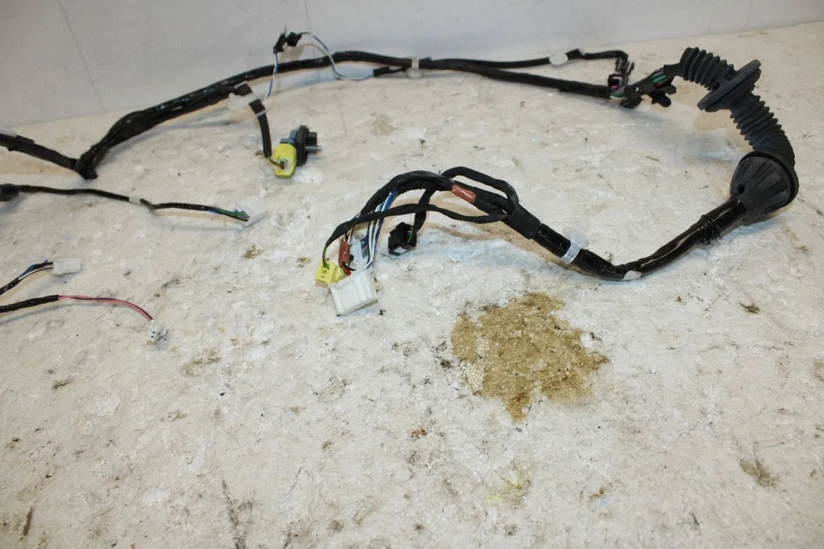 Instalación puerta Toyota Yaris Cross 2022- (MAI7744) image 3
