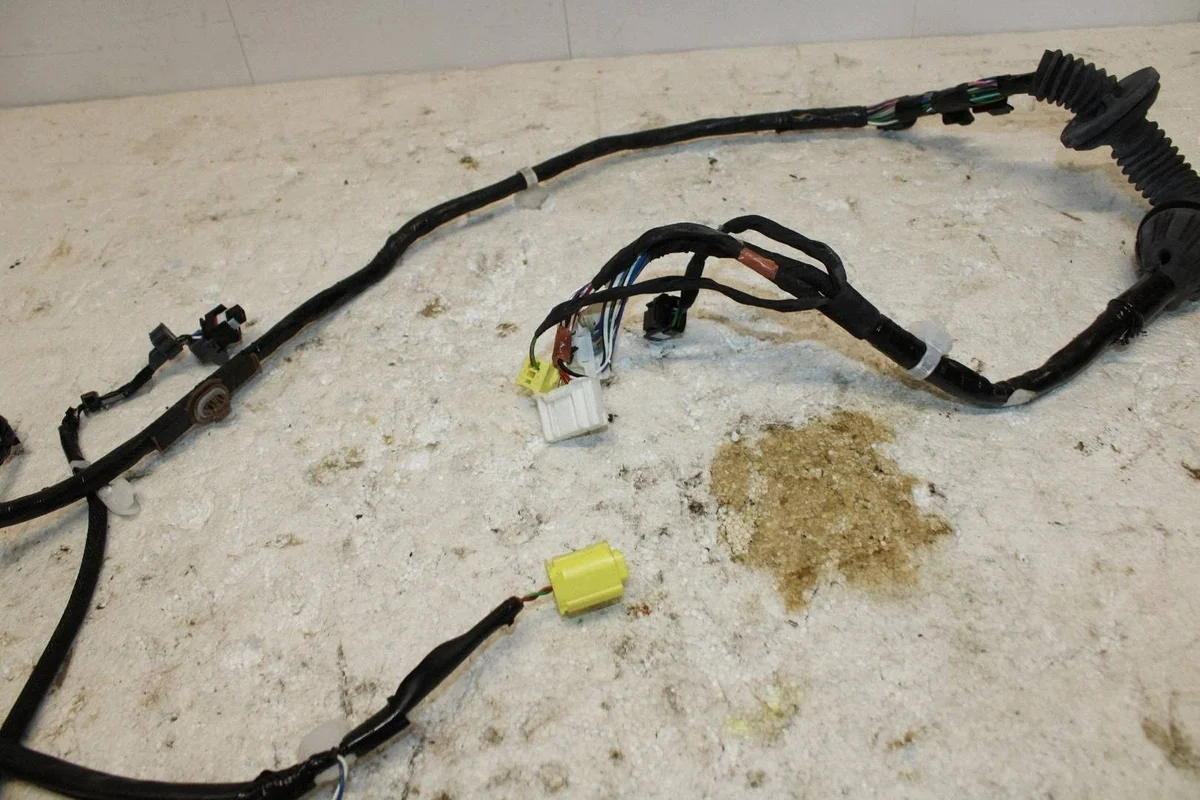 Instalación puerta Toyota Yaris Cross 2022- (MAI7744) image 4