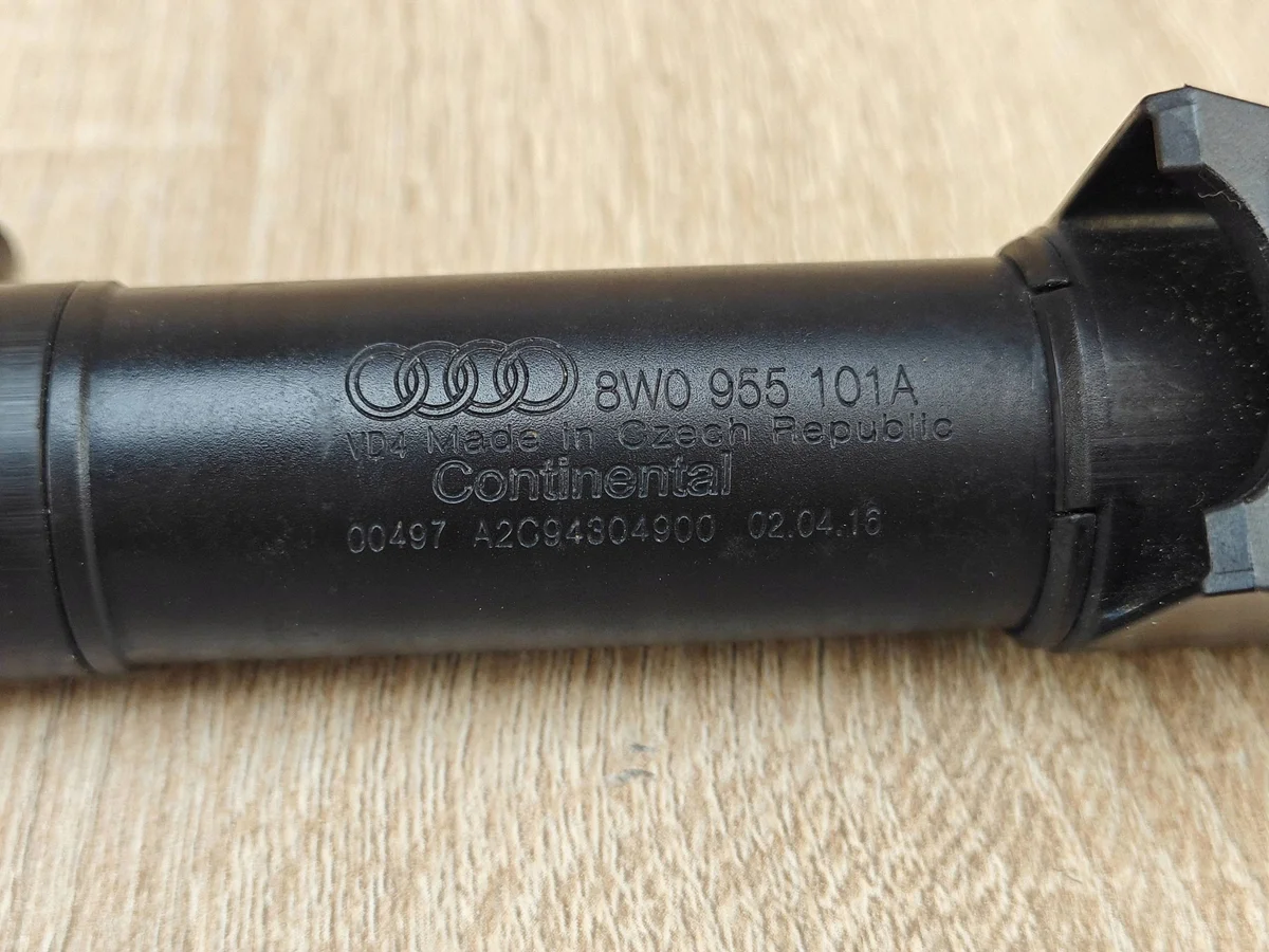 Audi A4 B9 vasen pesurin suutin 8W0955101A image 5