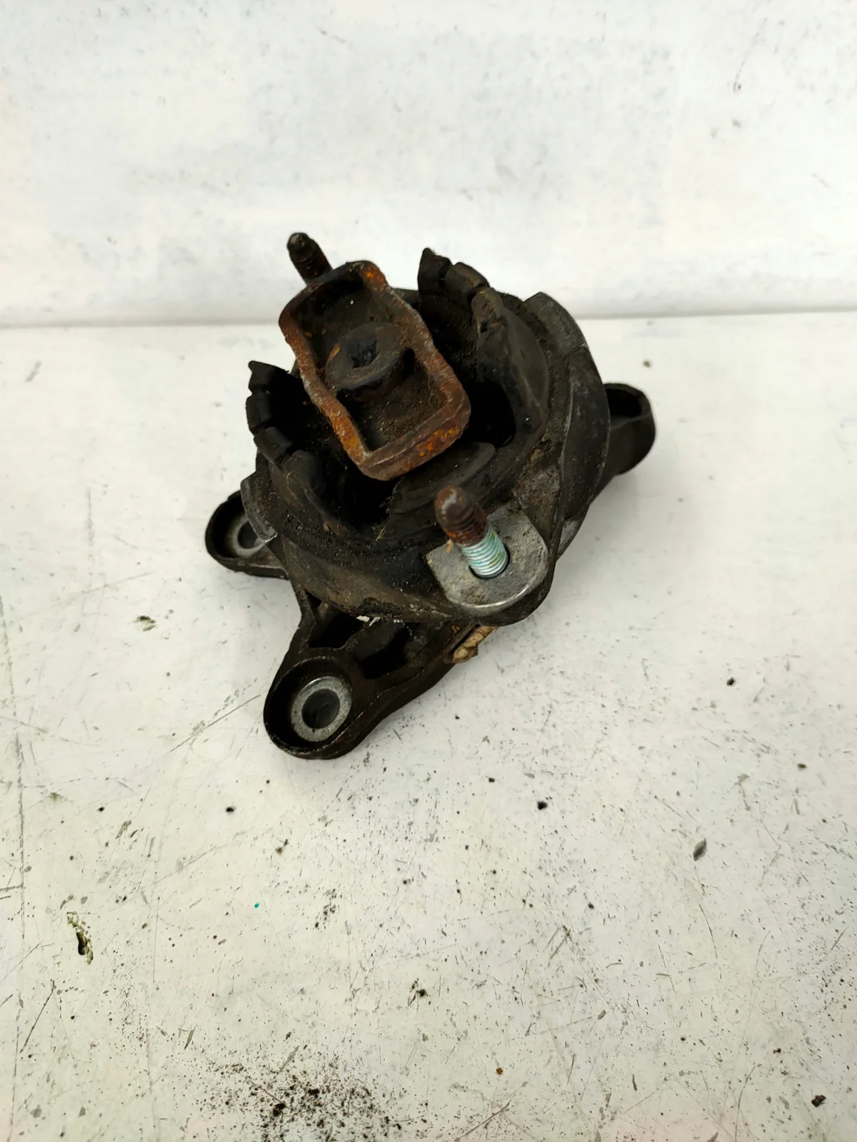 Audi 8E0399115K supporto cambio manuale