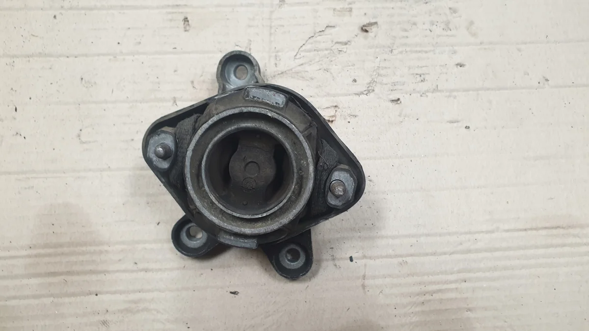 Audi 8E0399115K supporto cambio manuale image 4