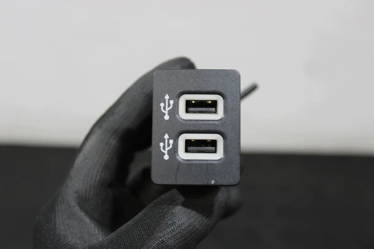 GNIAZDO USB FORD KUGA MK3 HC3T-14F014-DC