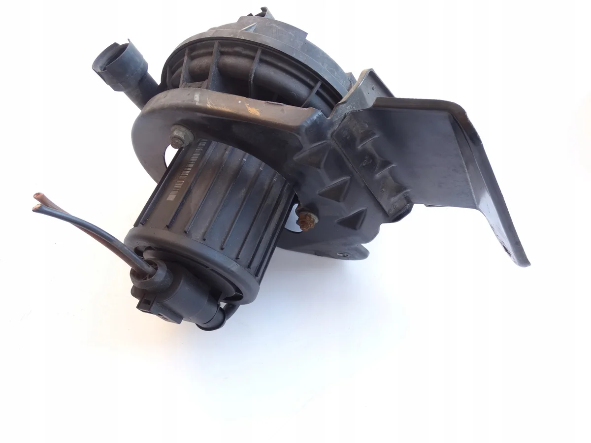 Audi 8E0906613B Luftpumpe gebraucht image 3