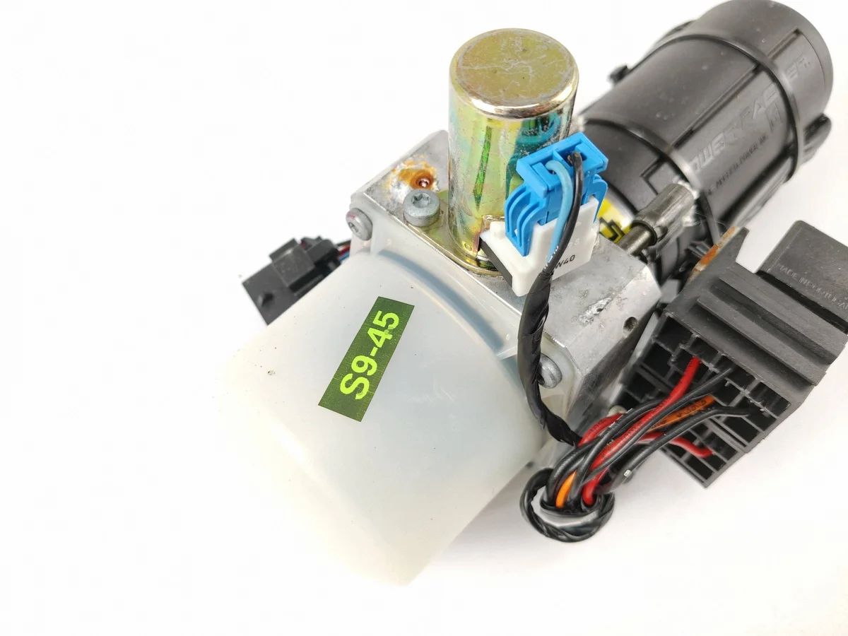 Pumppu Audi TT Cabrio 8N7871611A