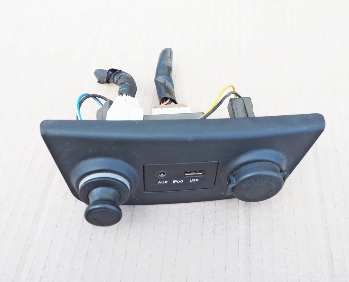 Prise USB iPod Hyundai i30 FD 96120-2R000 thumbnail 3