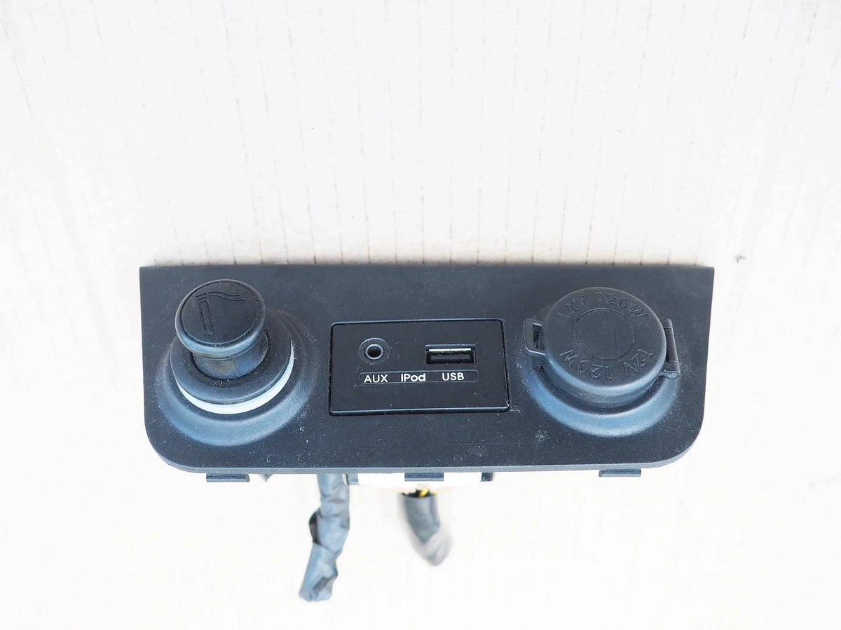 Prise USB iPod Hyundai i30 FD 96120-2R000 thumbnail 4