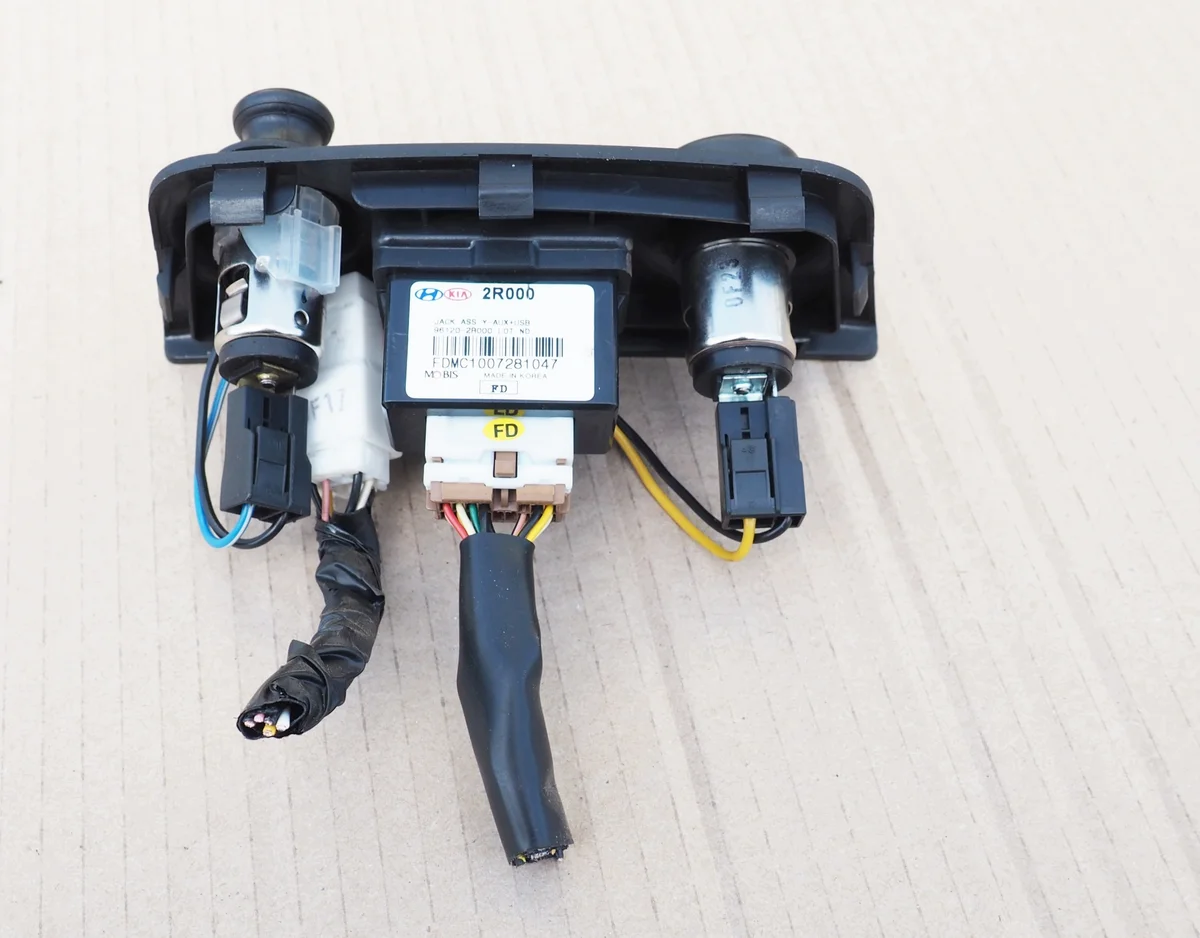 Prise USB iPod Hyundai i30 FD 96120-2R000 thumbnail 6