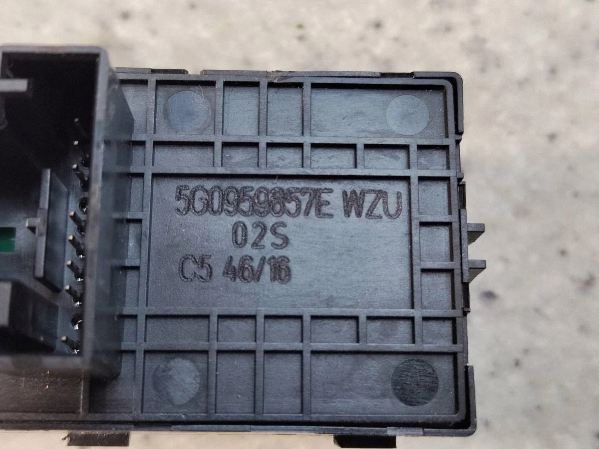 5G0959857E32A Commutateur Vitres VW Passat B8 image 3