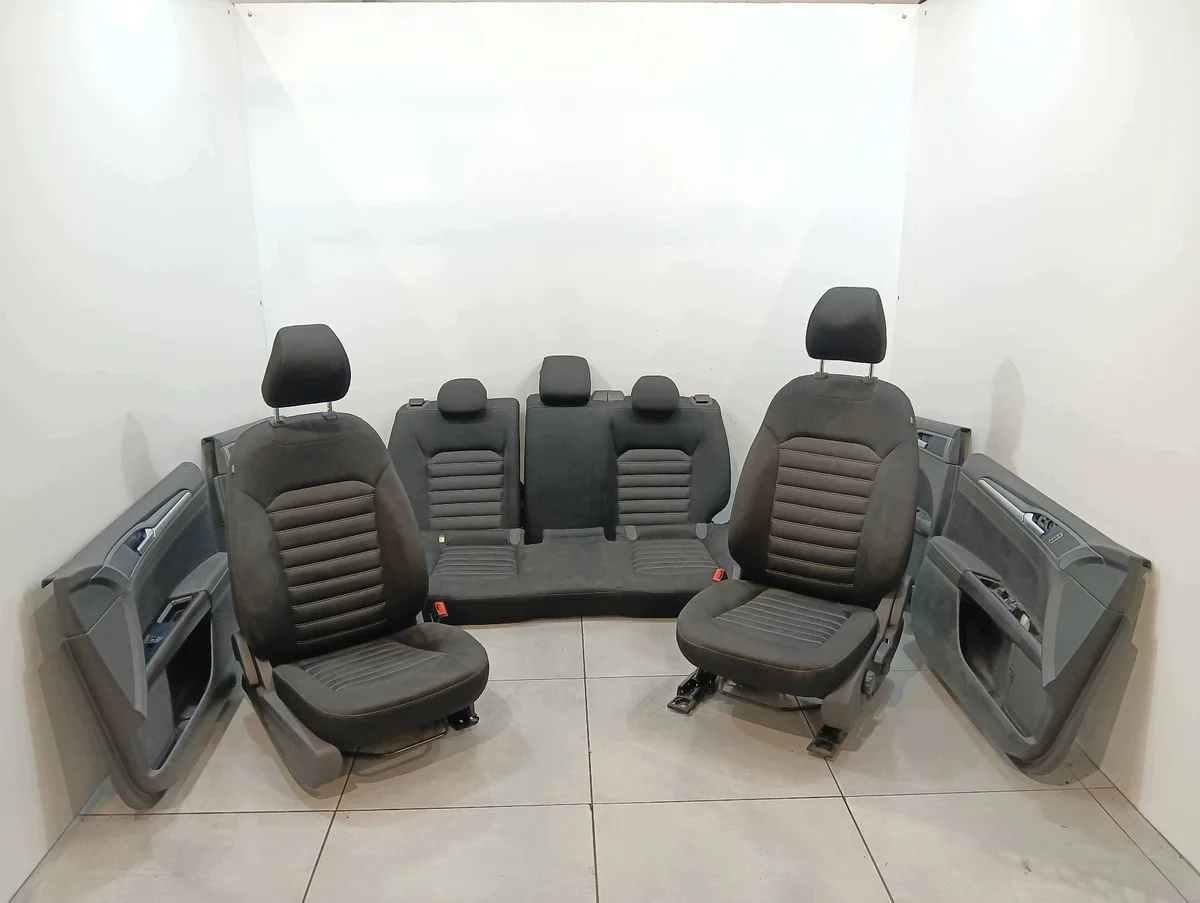 Sièges et panneaux latéraux Ford Mondeo Mk5