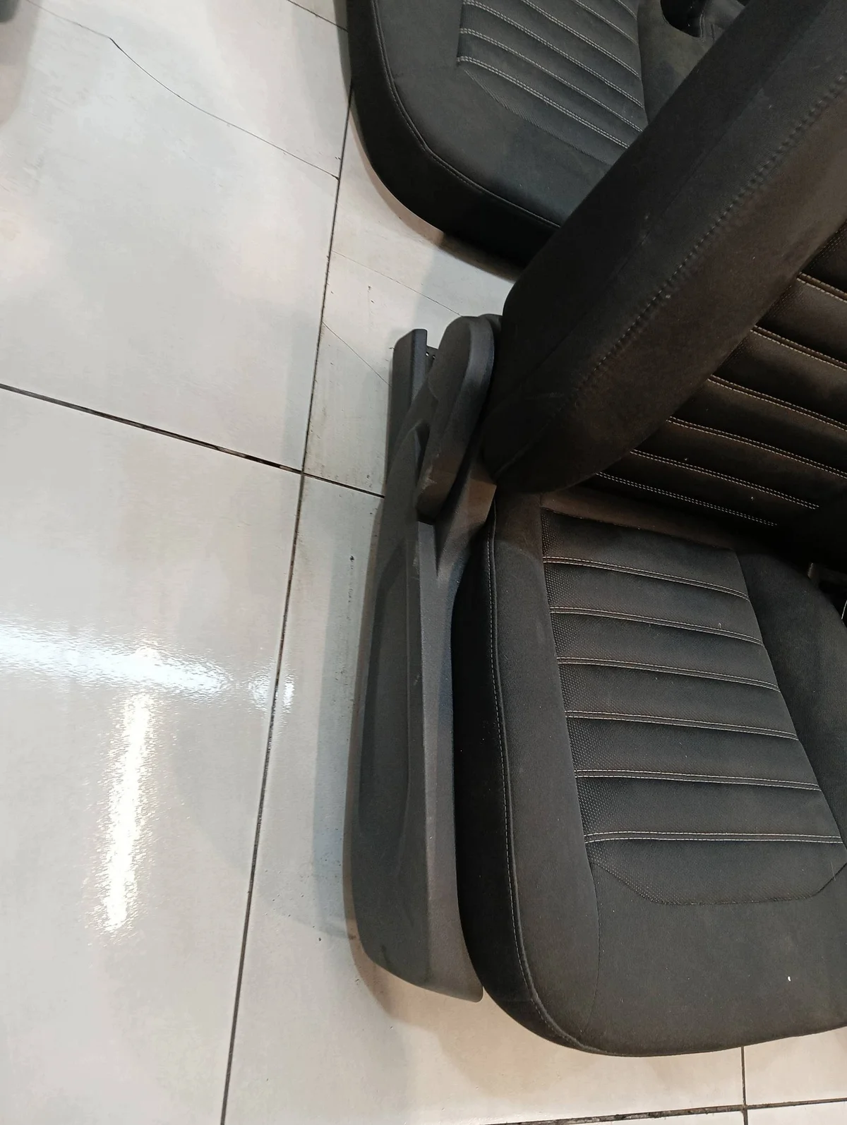 Sièges et panneaux latéraux Ford Mondeo Mk5 image 4