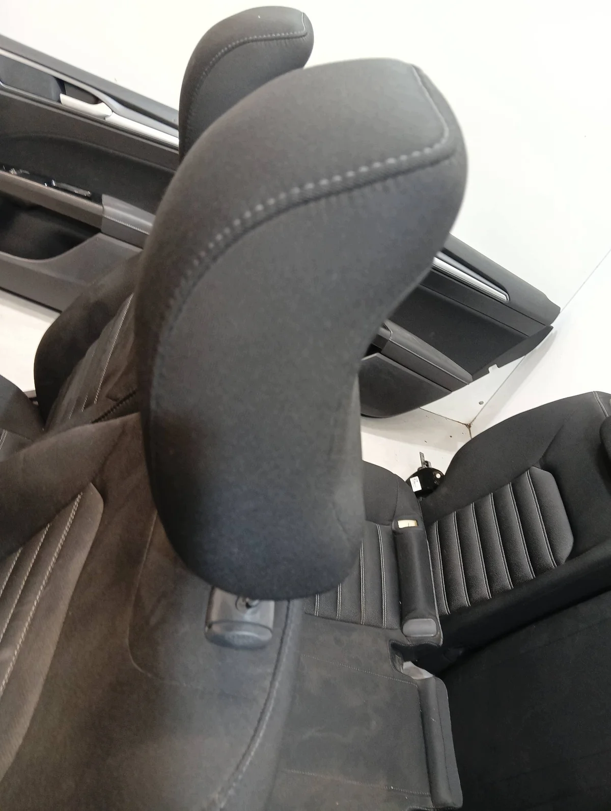Sièges et panneaux latéraux Ford Mondeo Mk5 image 5