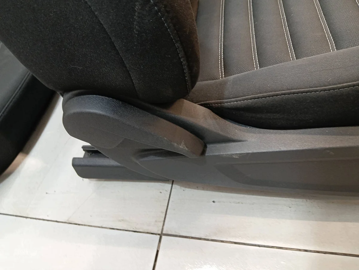 Sièges et panneaux latéraux Ford Mondeo Mk5 image 6