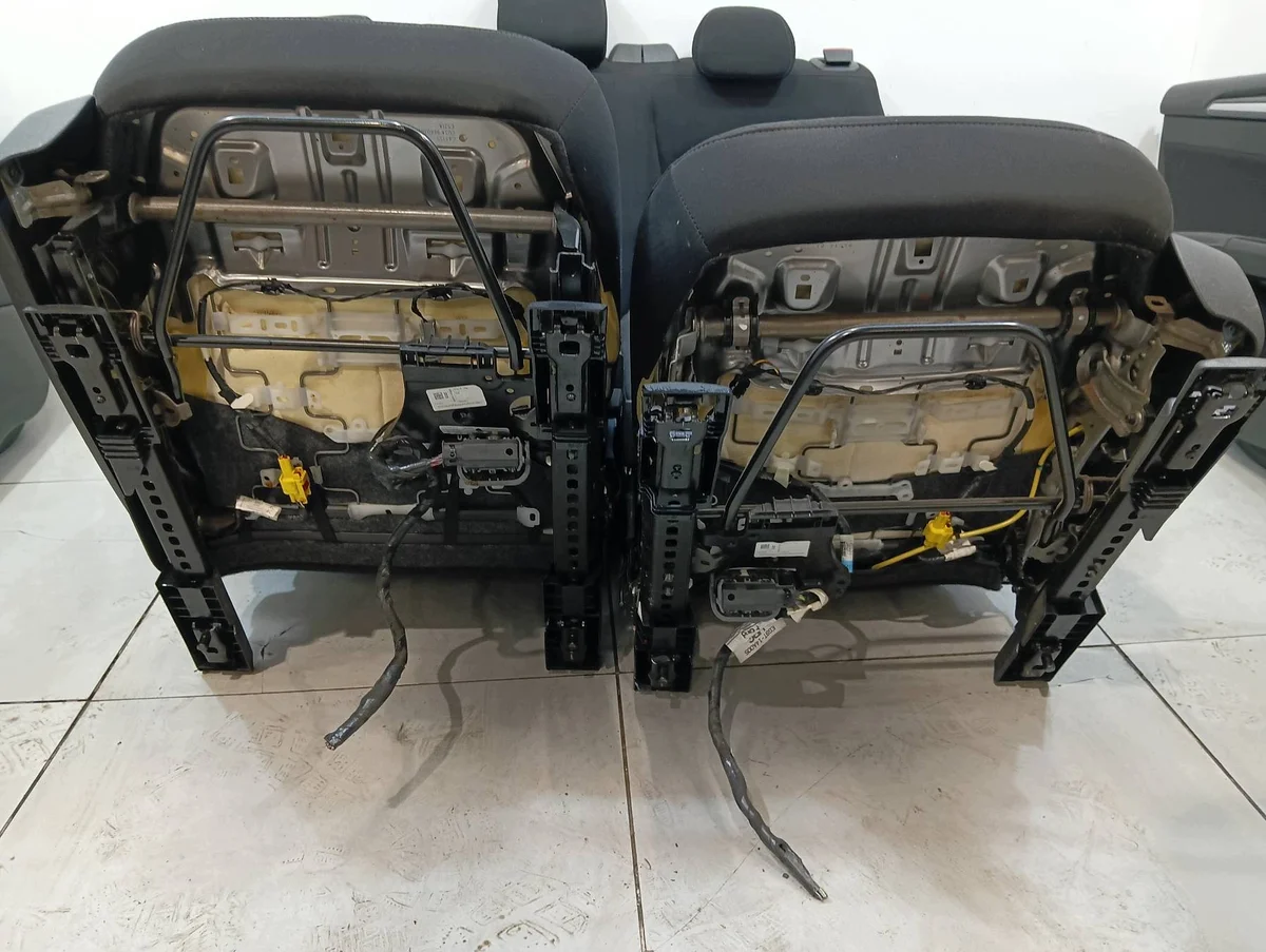 Sièges et panneaux latéraux Ford Mondeo Mk5 image 7