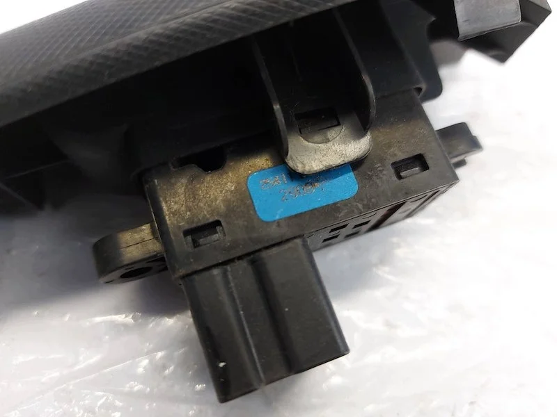 Nissan Note E11 82960-9U104 Commande Leve Vitre Arriere image 6