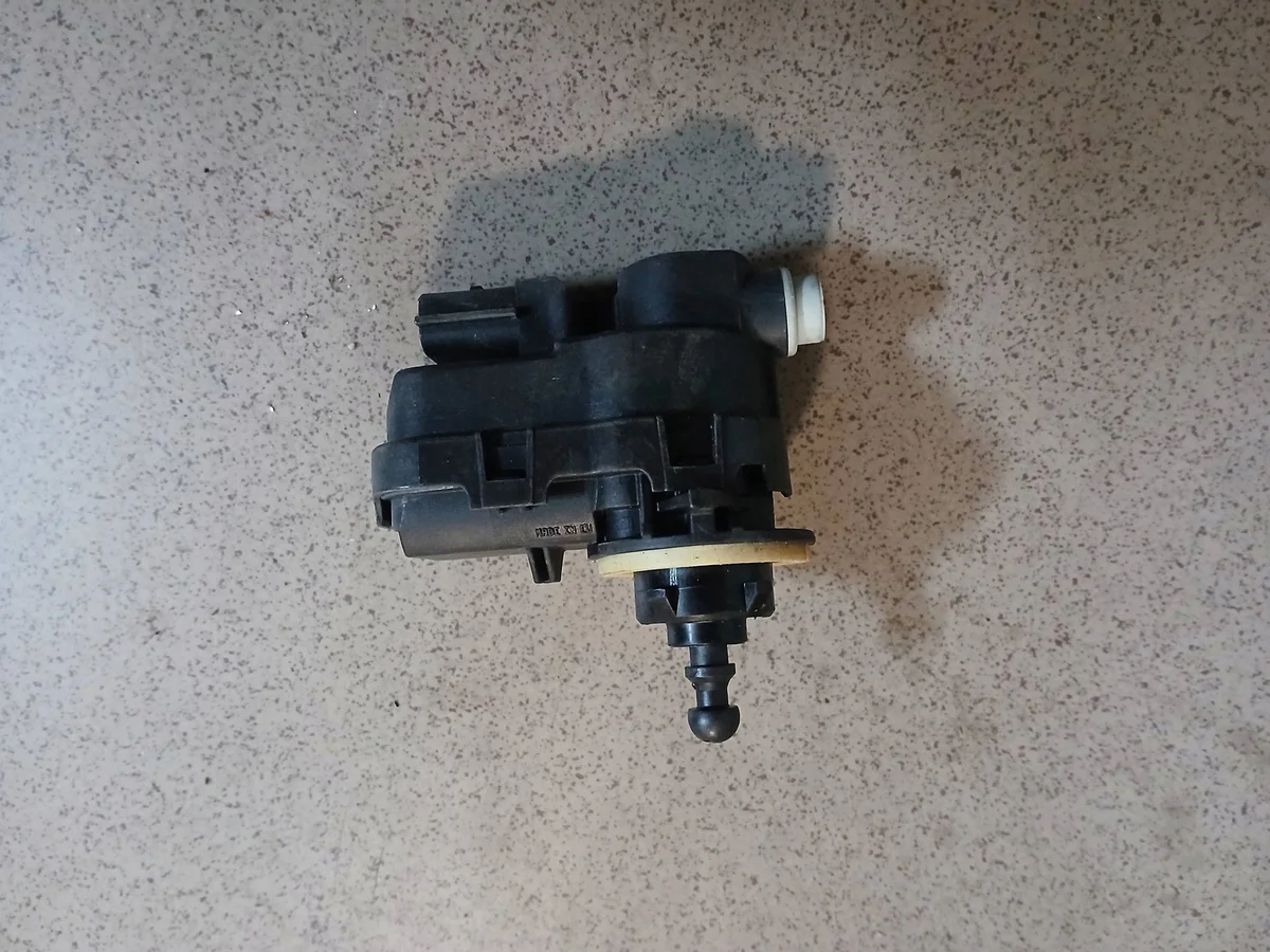Moteur réglage phare Toyota OE 90013783