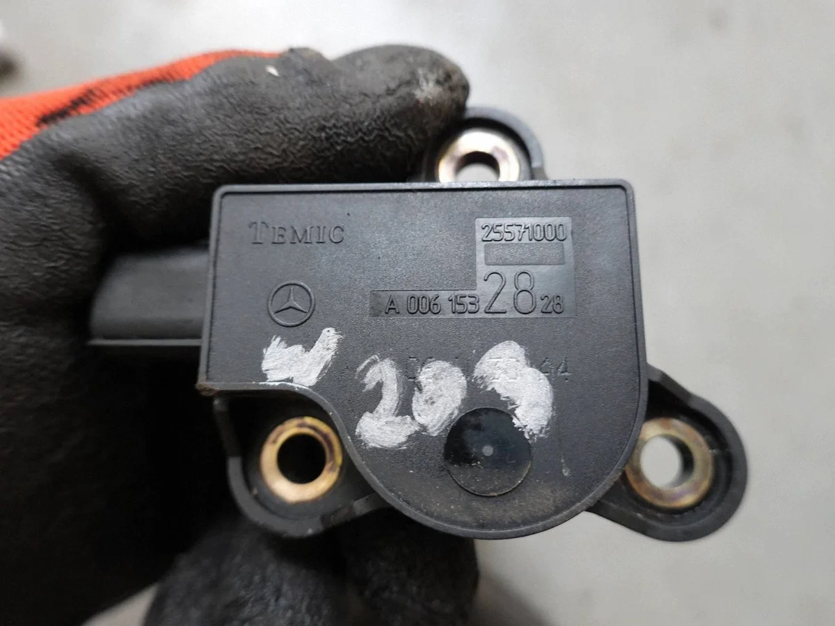 Sensor Nível Óleo Mercedes C200 W203 2.2 CDI image 3