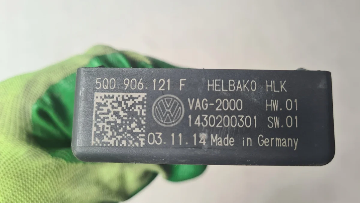 Fuel Pump Control Module 5Q0906121F Used image 4