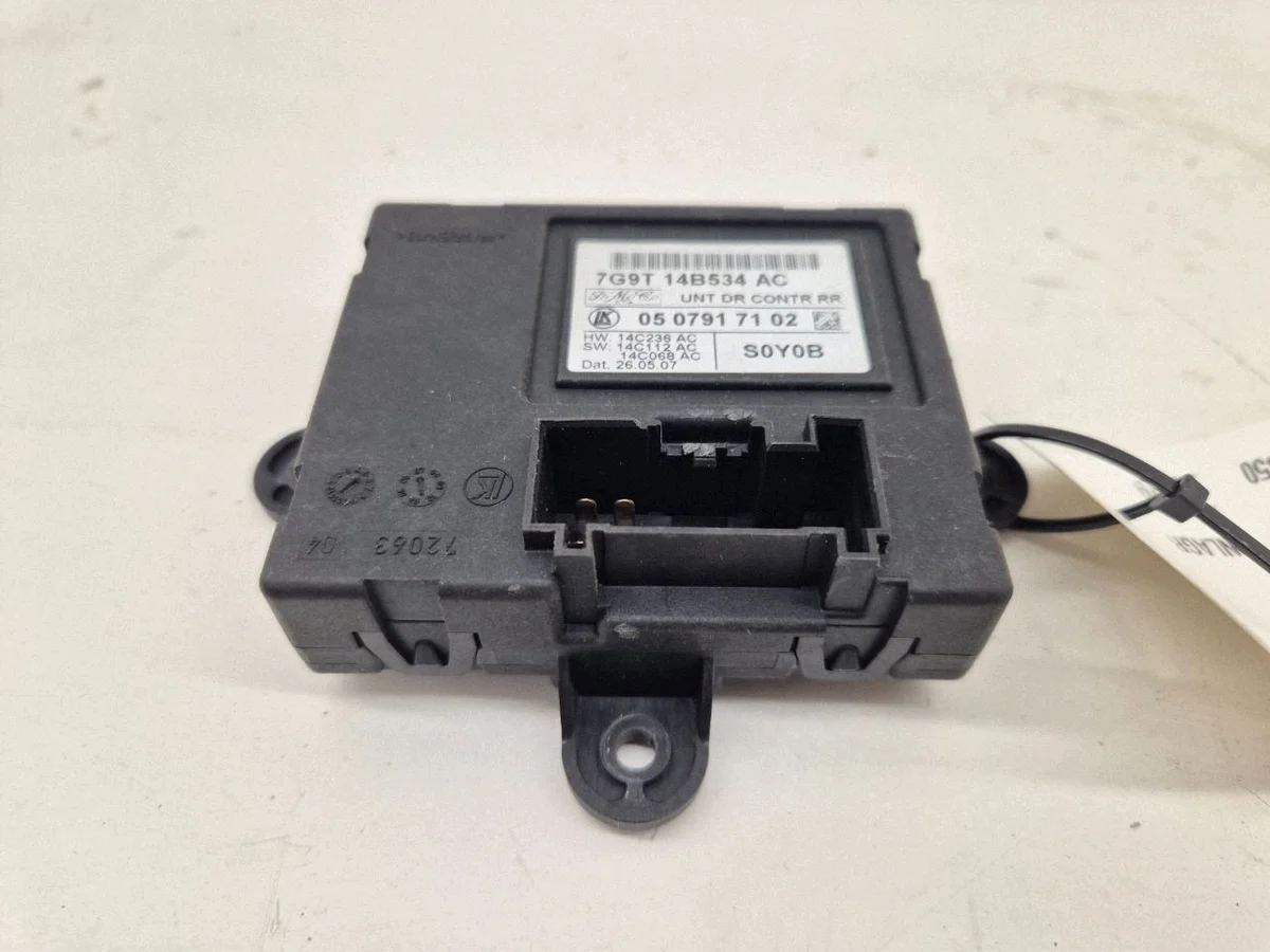 Module de porte Ford Mondeo MK IV 1481804