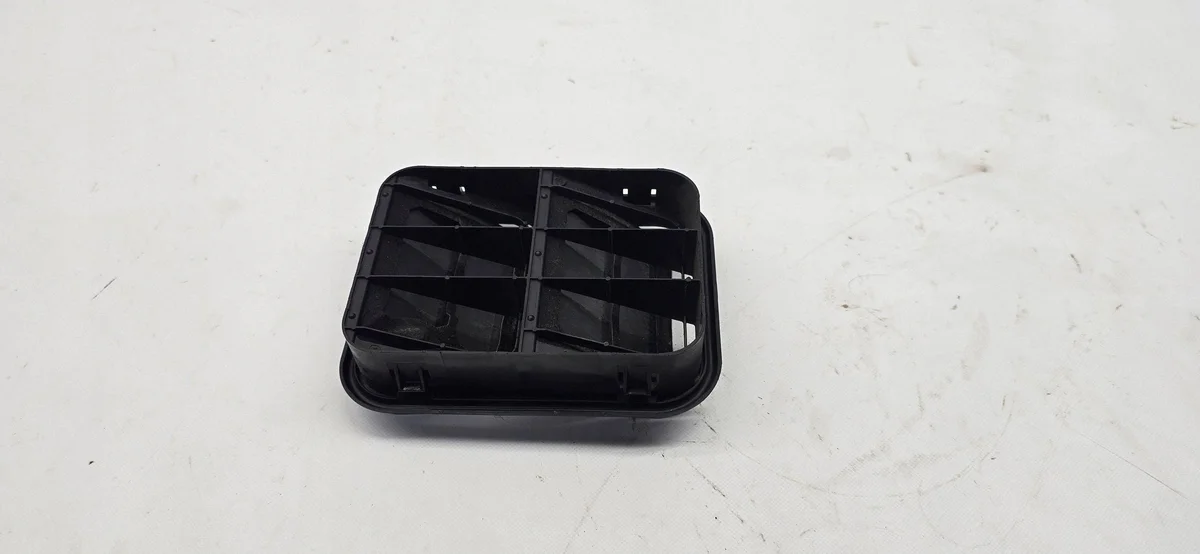 Nissan Qashqai J11 Trunk Vent Grille 8200003575
