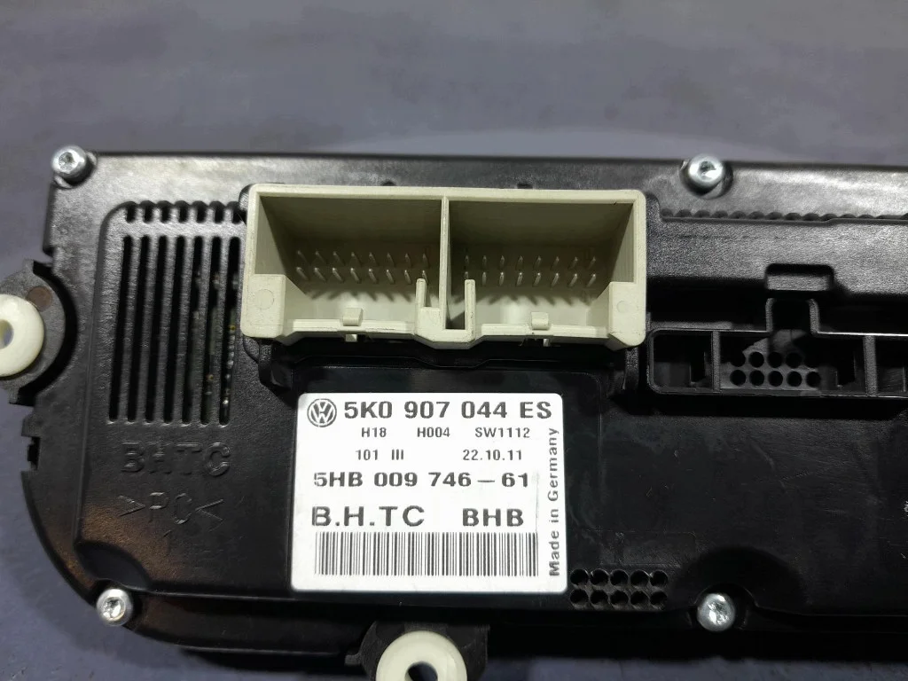 VW Golf VI Climate Control Panel Switch image 4
