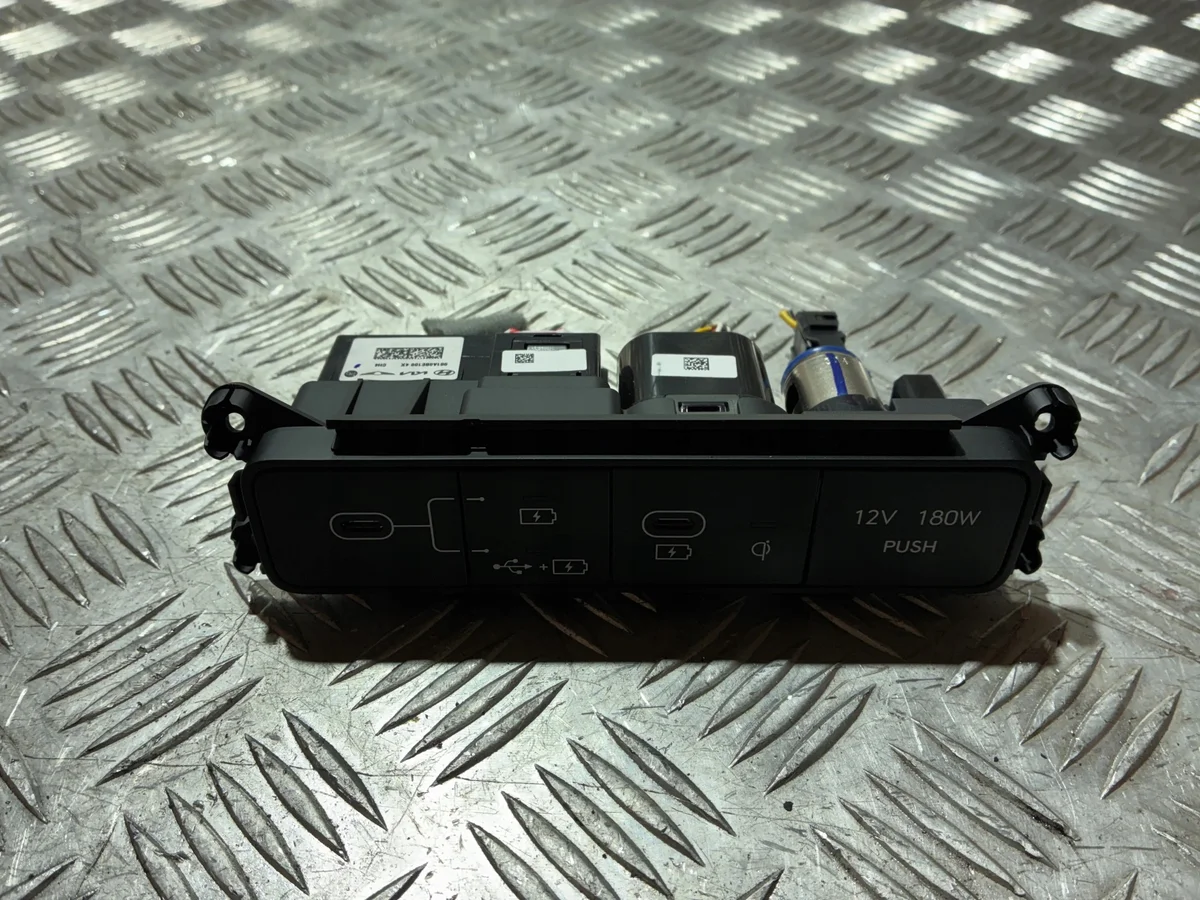 USB Poort Hyundai Kona II SX2 961A0BE100
