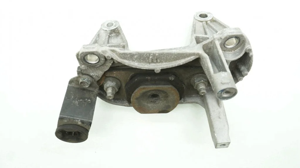 Nissan X-Trail T32 Soporte Caja Cambios M-36814-