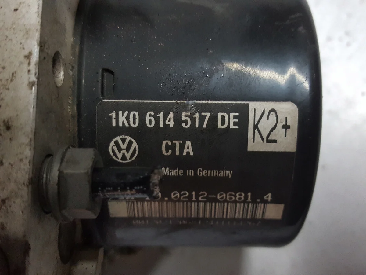 Seat Altea VW Touran II ABS Pumpe 1K0907379BJ image 3