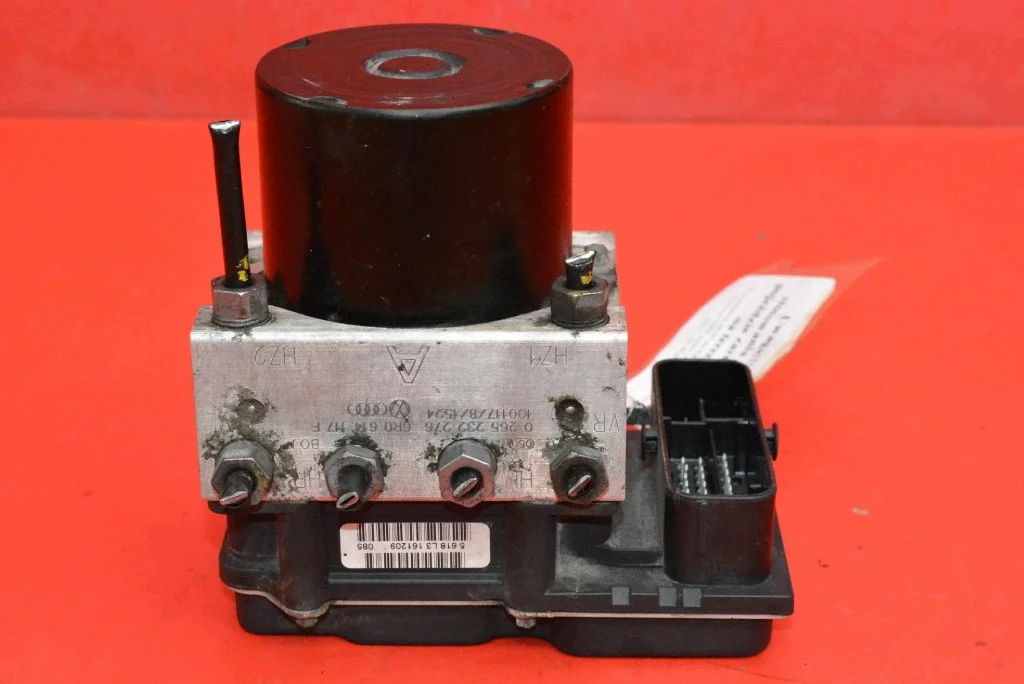 ABS pomp 6R0614117F Skoda Fabia II