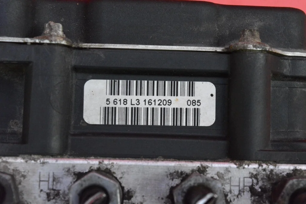 ABS-pumppu Skoda Fabia II 6R0614117F image 8