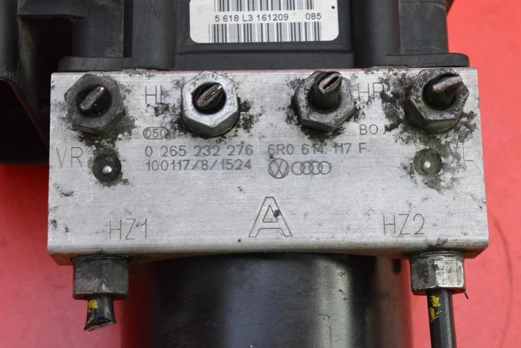 ABS-pumppu Skoda Fabia II 6R0614117F image 9