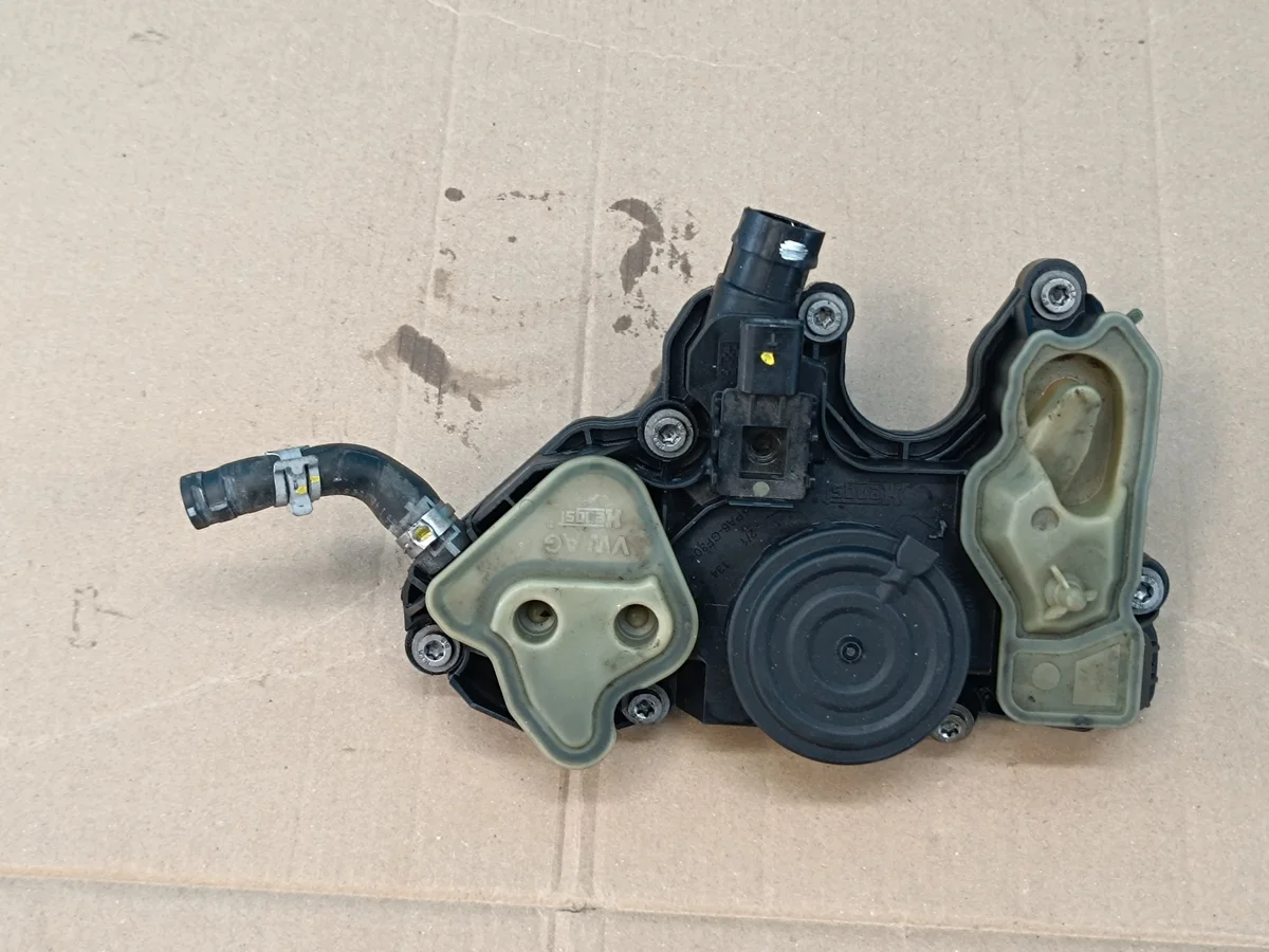 Audi Q3 F3 Oljeavskiljare 06Q103495B
