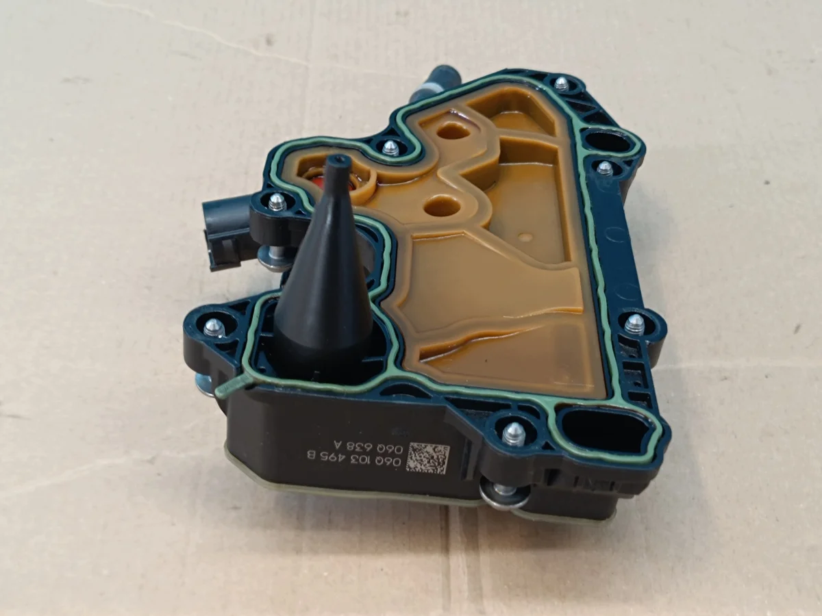 Audi Q3 F3 Separator Oleju 06Q103495B image 6