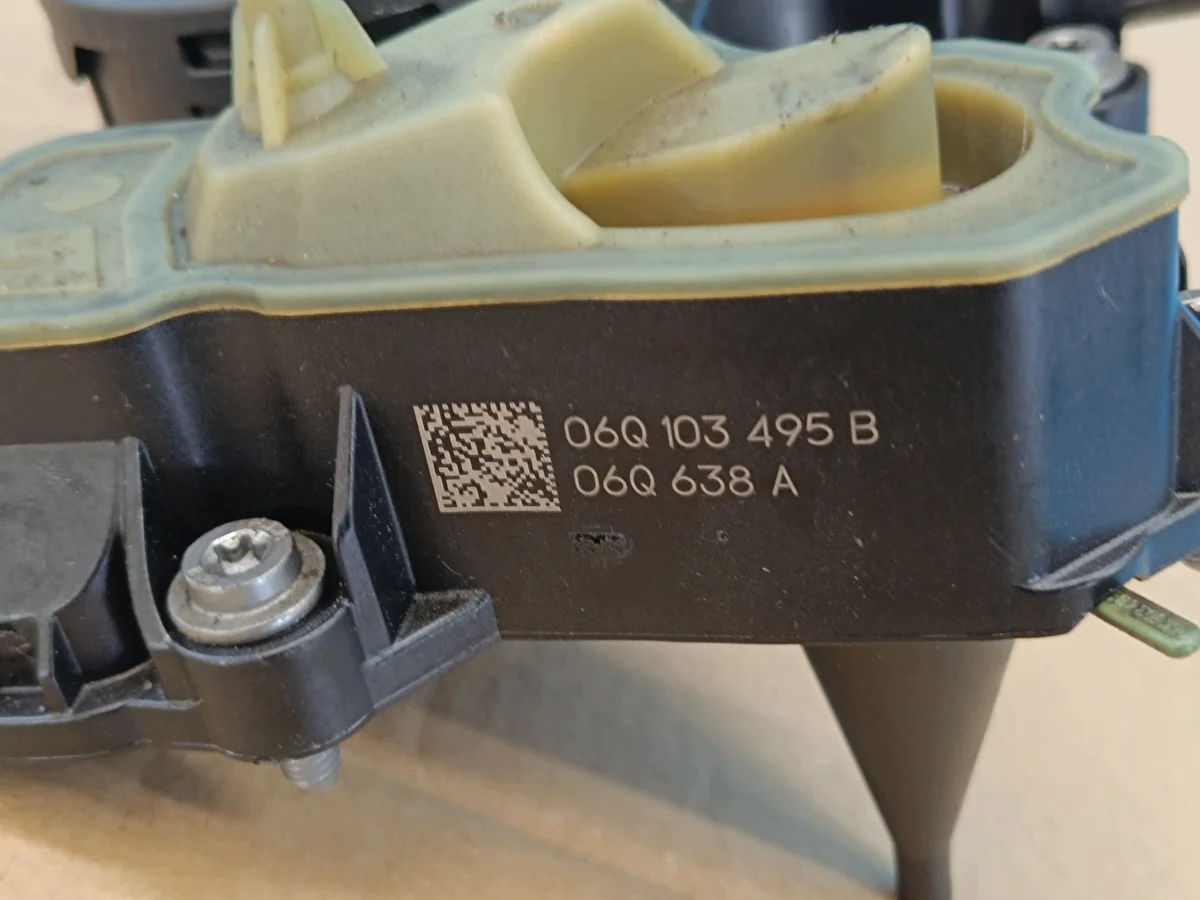 Audi Q3 F3 Separator Oleju 06Q103495B image 7