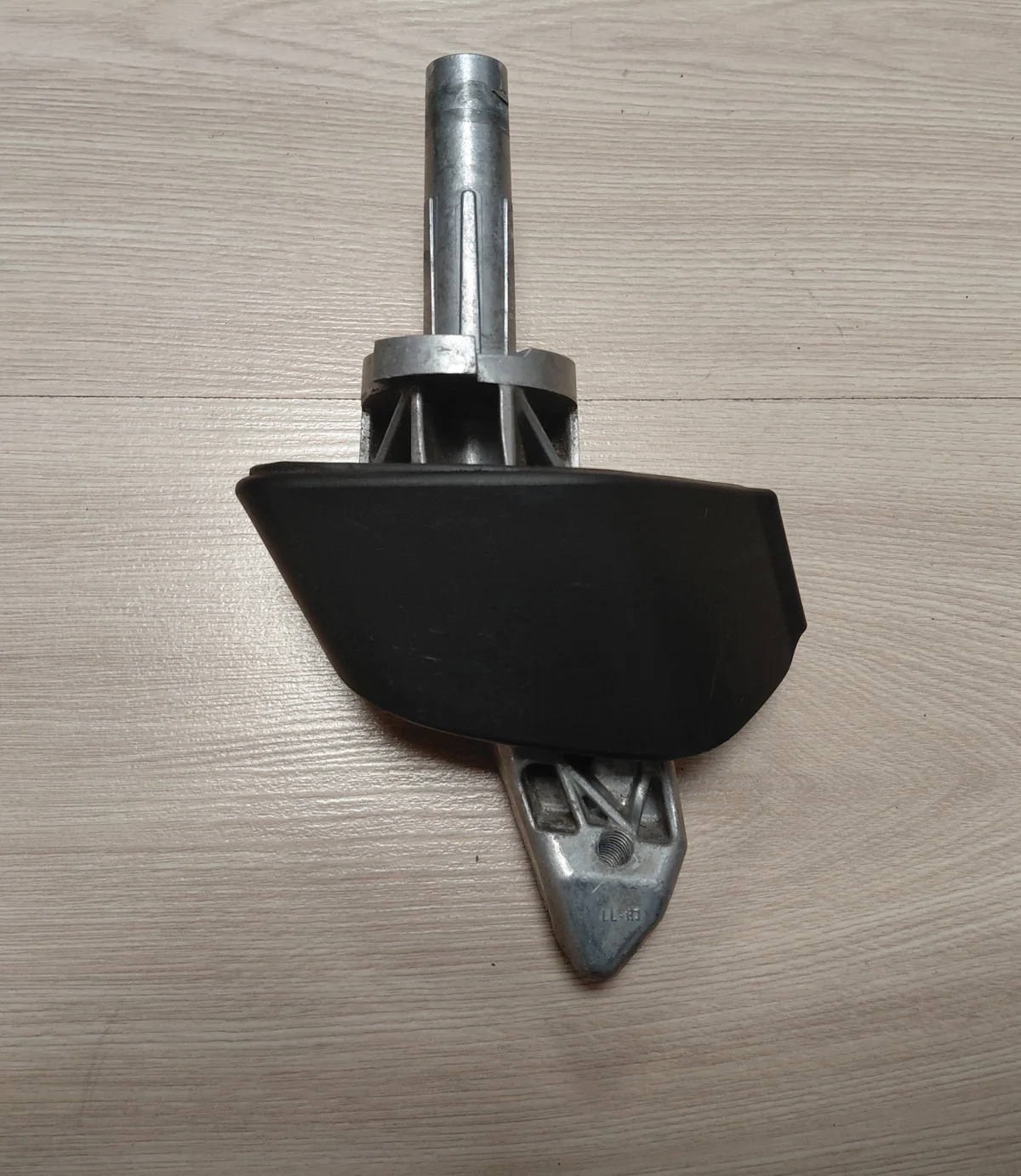 Soporte Espejo Derecho VW Touareg III 18-26