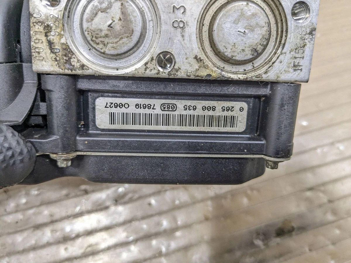 ABS Pump Skoda 0265800635 Used image 3