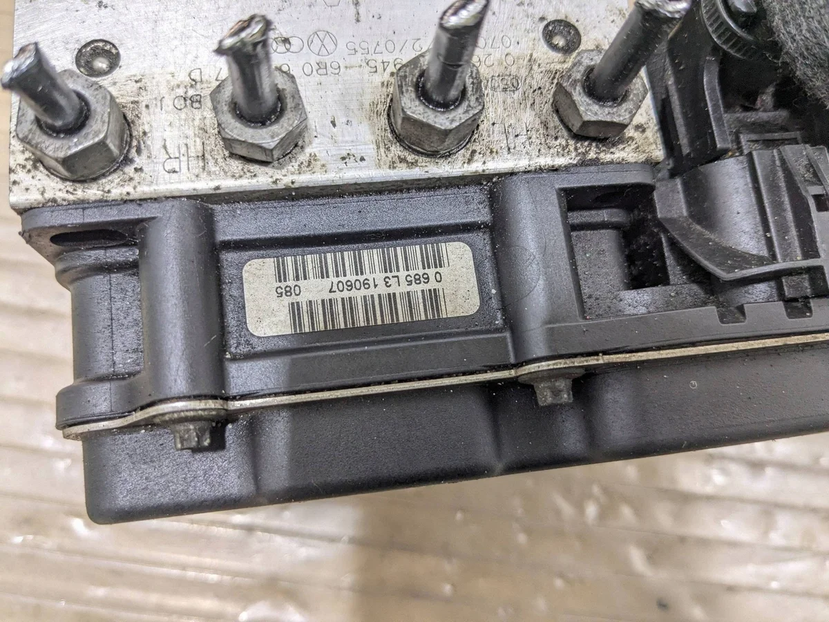 ABS Pump Skoda 0265800635 Used image 4