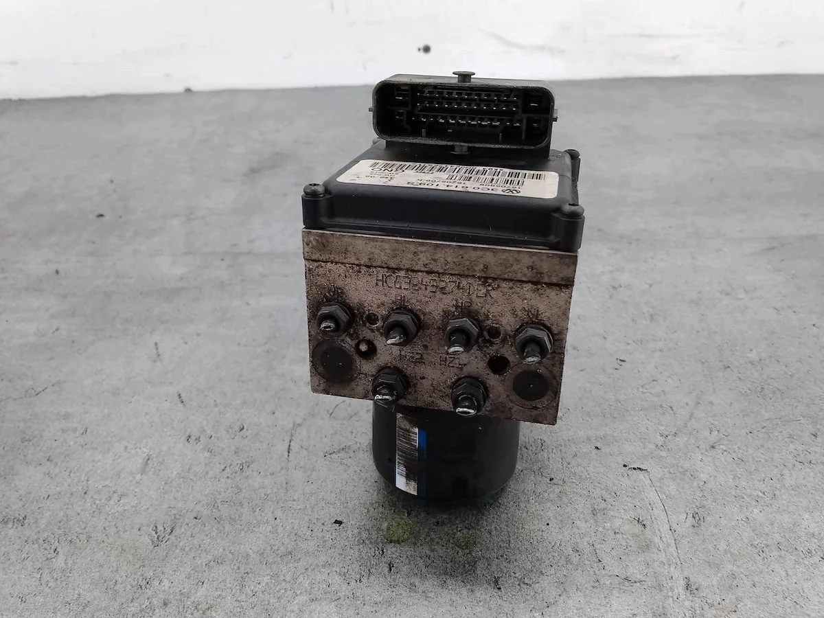 ABS-pumppu VW Passat B6 3C0614109S