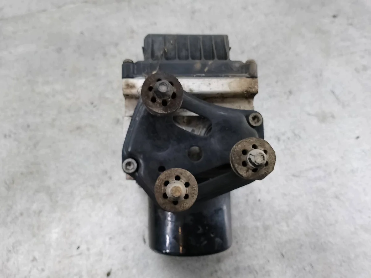 ABS-pumppu VW Passat B6 3C0614109S image 4