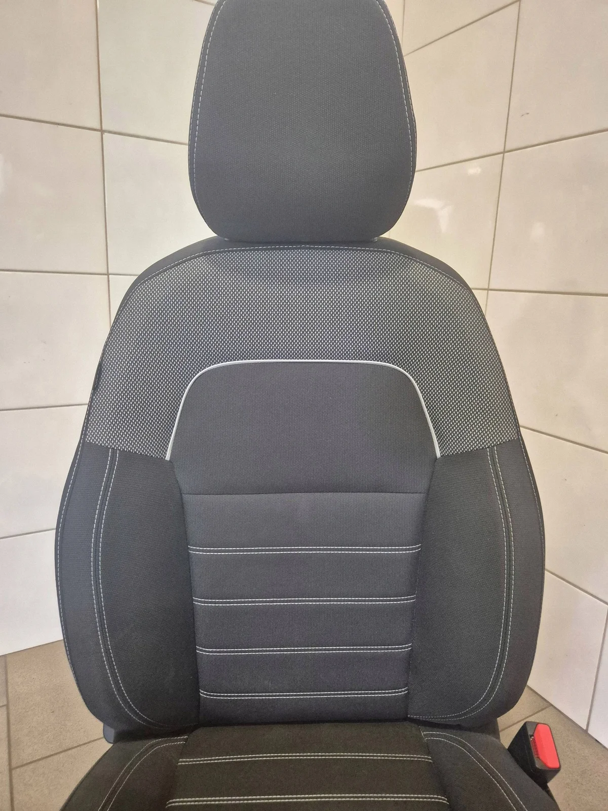 Dacia Sandero III istuin oikea etu (käytetty) image 3