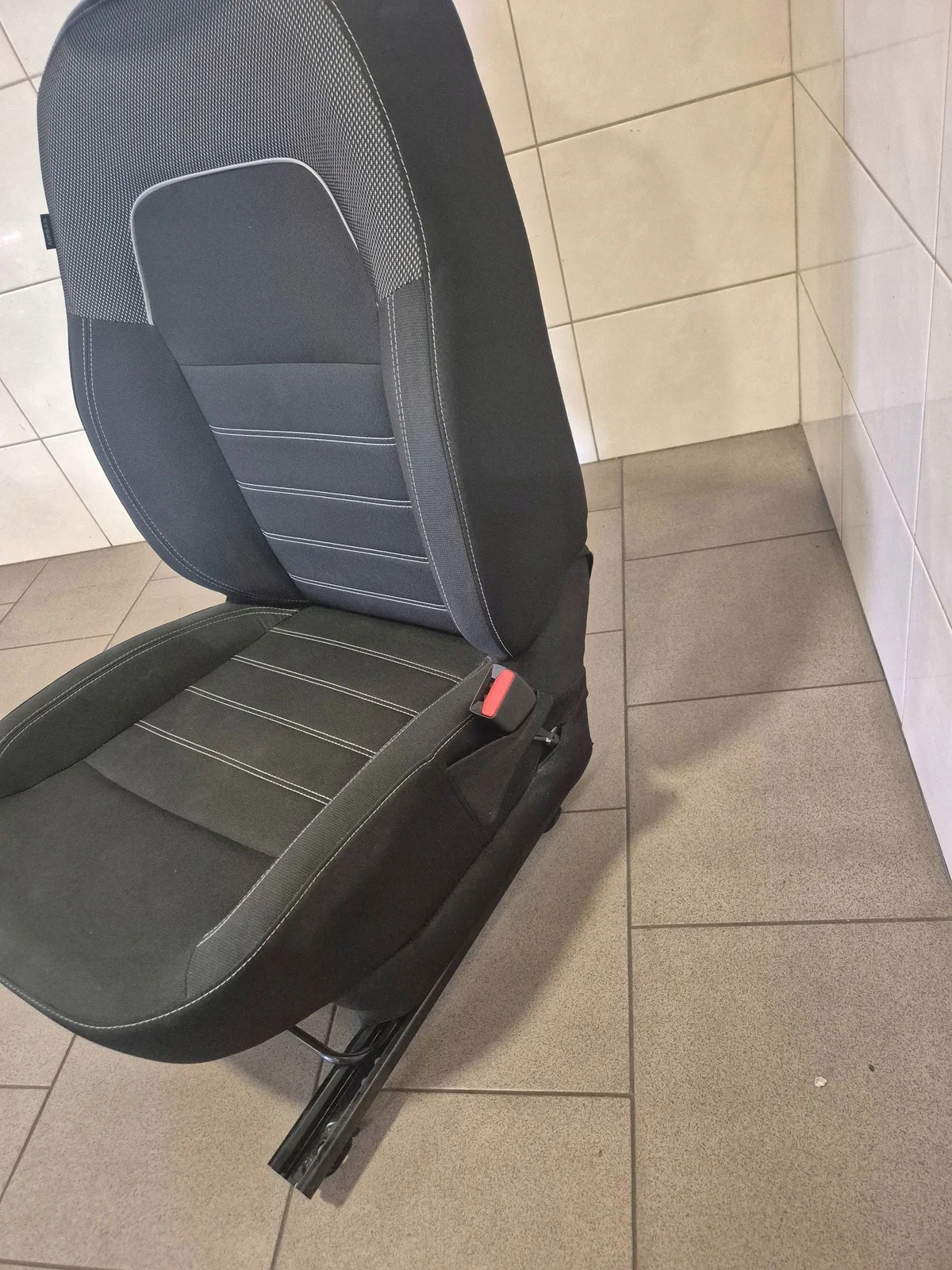 Dacia Sandero III istuin oikea etu (käytetty) image 5