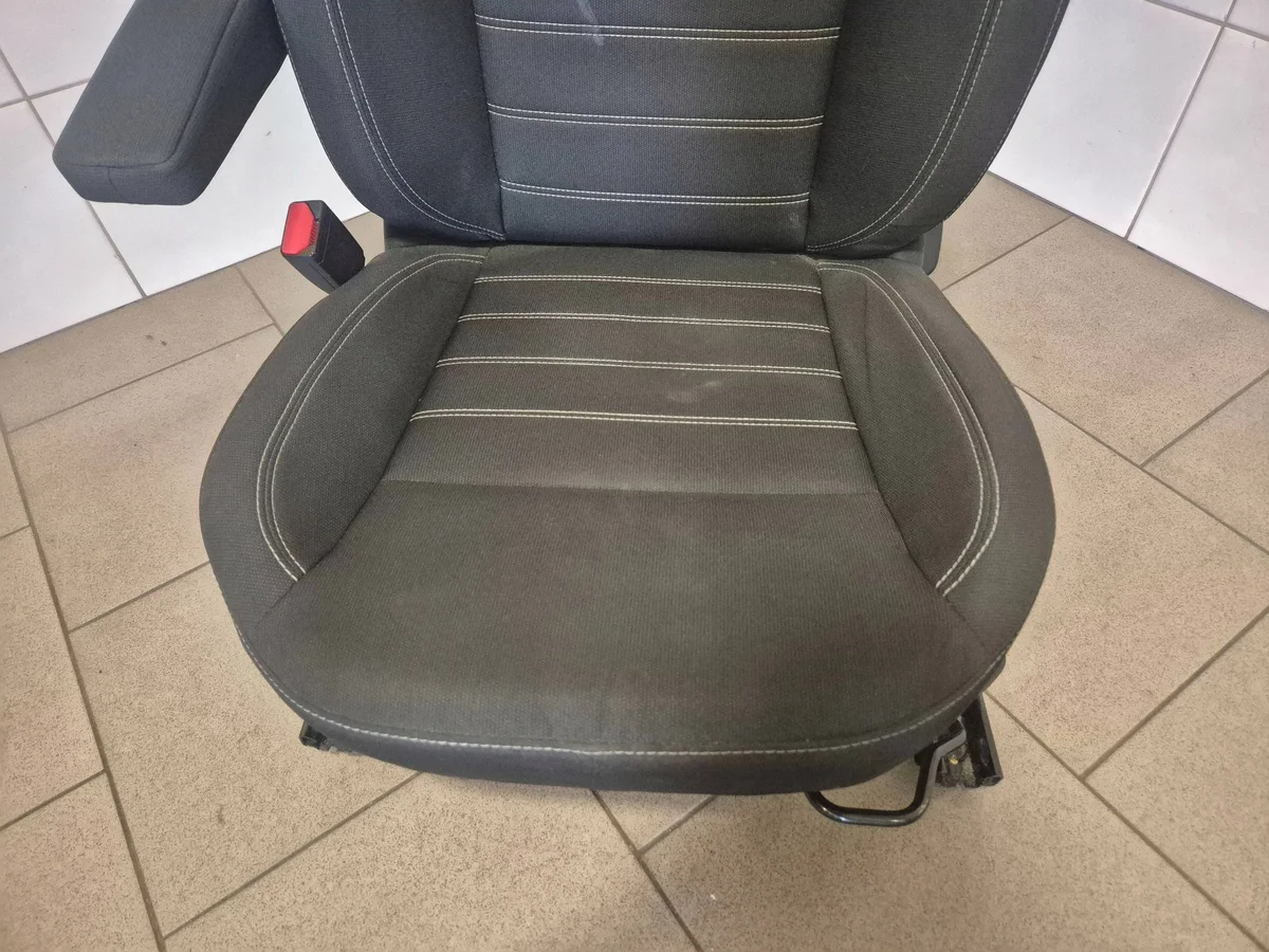 Dacia Sandero III Sitz Fahrerseite vorne links thumbnail 1