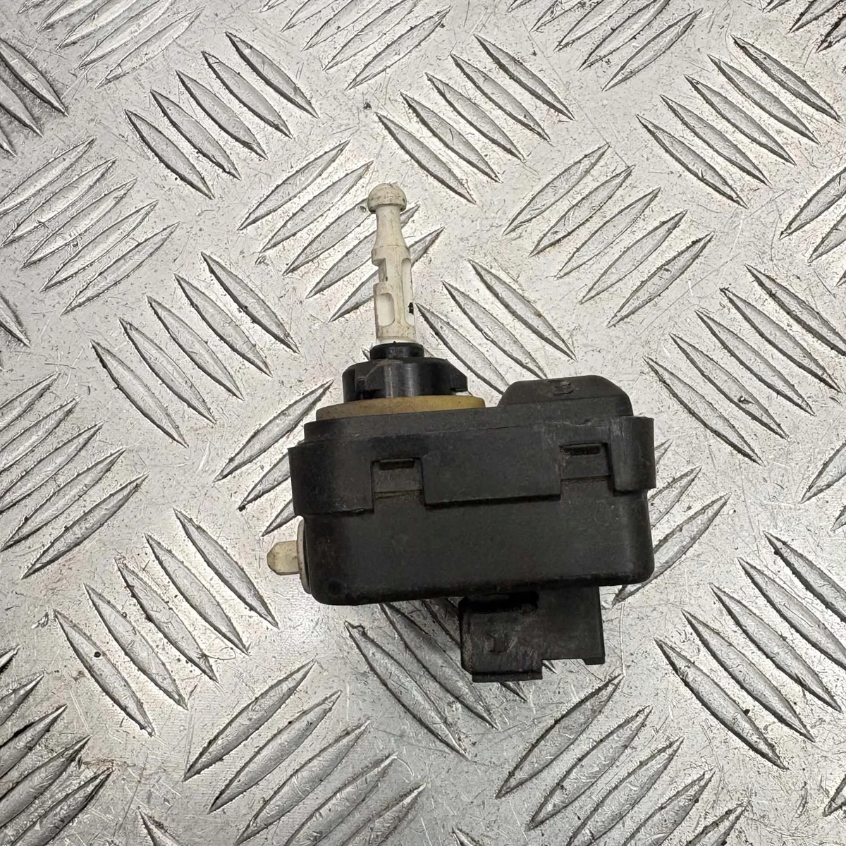 Moteur de réglage phare Volvo 34131