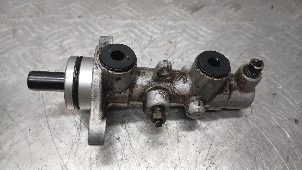 Bomba de freno Kia Rio I FL 1.3B