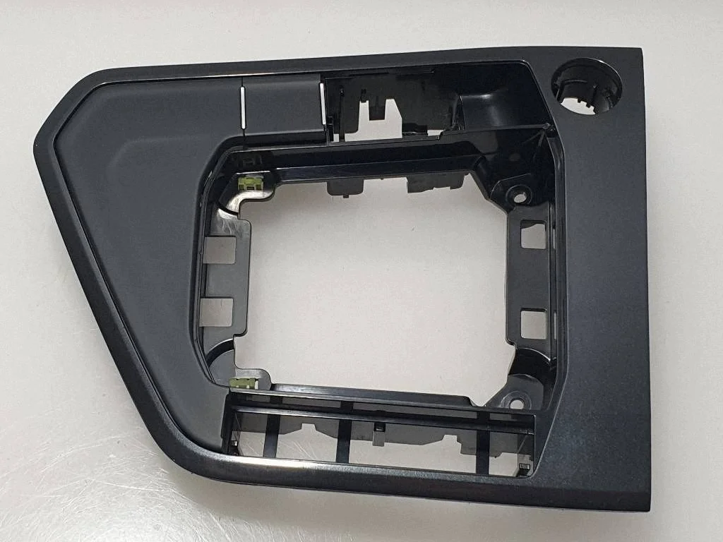 VW Tiguan II Ramka panelu tunelu biegów image 5