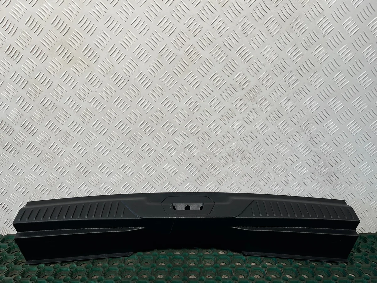 Ford Focus MK4 Kombi Copertura Passaruota Posteriore